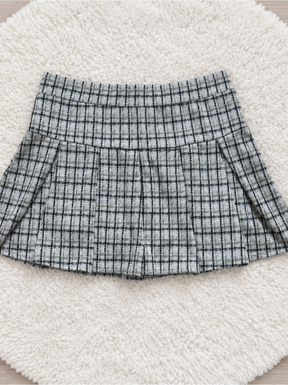 American Eagle Outfitters Gray and Black Plaid Pleated Mini Skirt